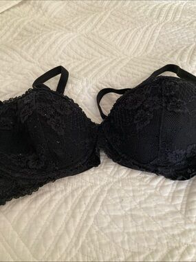 Black Lace Underwire Bra with Floral Lace Accents
